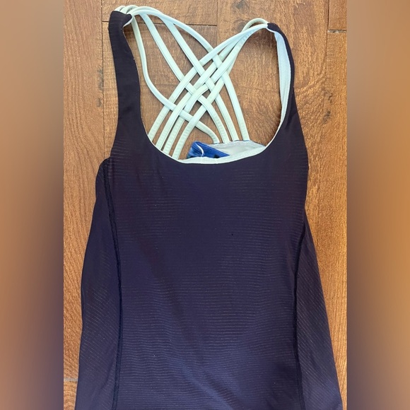 Lululemon Womens activewear tank top built in bra Sz 4 - Picture 2 of 7
